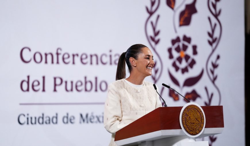 Cuauhtémoc, Ciudad de México, México, 16 de abril de 2025. 
La doctora Claudia Sheinbaum Pardo, presidenta Constitucional de los Estados Unidos Mexicanos en conferencia de prensa matutina “Las mañaneras del pueblo”, en el Salón Tesorería de Palacio Nacional. La acompañan Rosa Icela Rodríguez Velázquez, secretaria de Gobernación; Félix Arturo Medina Padilla, subsecretario de Derechos Humanos, Población y Migración de la Secretaría de Gobernación (Segob) y Miguel Elorza, coordinador de Infodemia. 
Foto: Presidencia