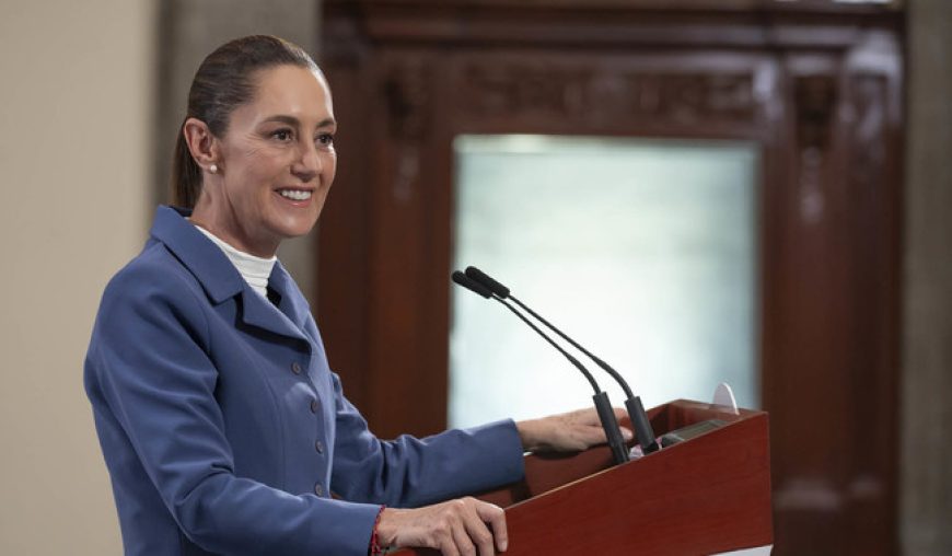 Cuauhtémoc, Ciudad de México. 6 de mayo 2025. La presidenta constitucional de los Estados Unidos Mexicanos, la Doctora Claudia Sheinbaum Pardo en conferencia de prensa matutina en el salón de la Tesorería de Palacio Nacional. Acompañan a la presidenta: Edna Vega Rangel, secretaria de Desarrollo Agrario, Territorial y Urbano; Octavio Romero Oropeza, director General del INFONAVIT; Ariadna Montiel, secretaria de Bienestar,Foto: Saúl López Escorcia/Presidencia